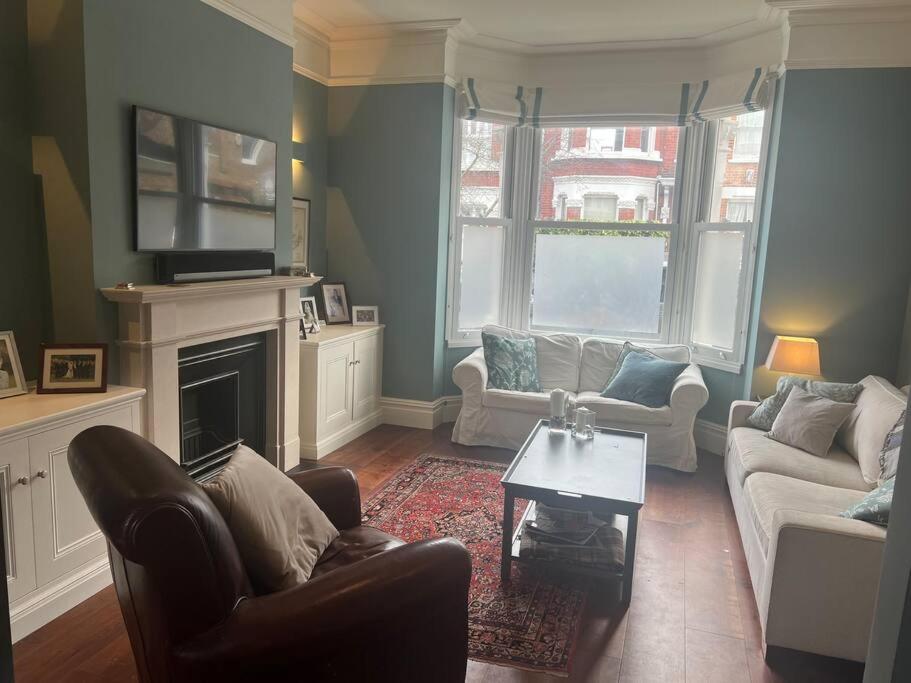 Four Bedroom Modern Victorian Wandsworth House Feriehus *