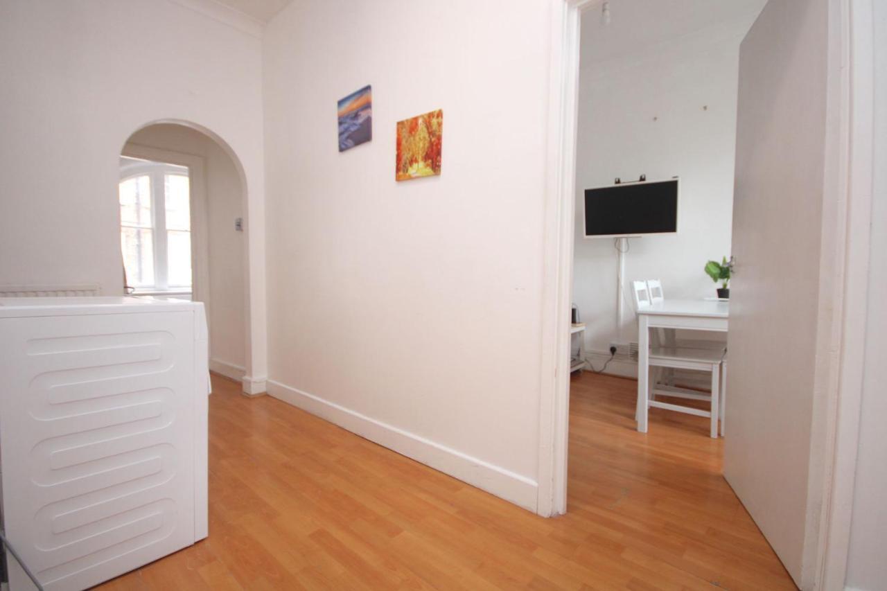 Great Flat Located In Trendy Soho