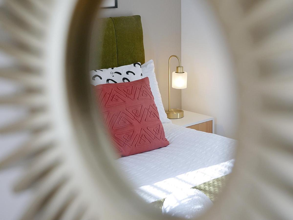 Feriehus East House Near Tube With Parking London