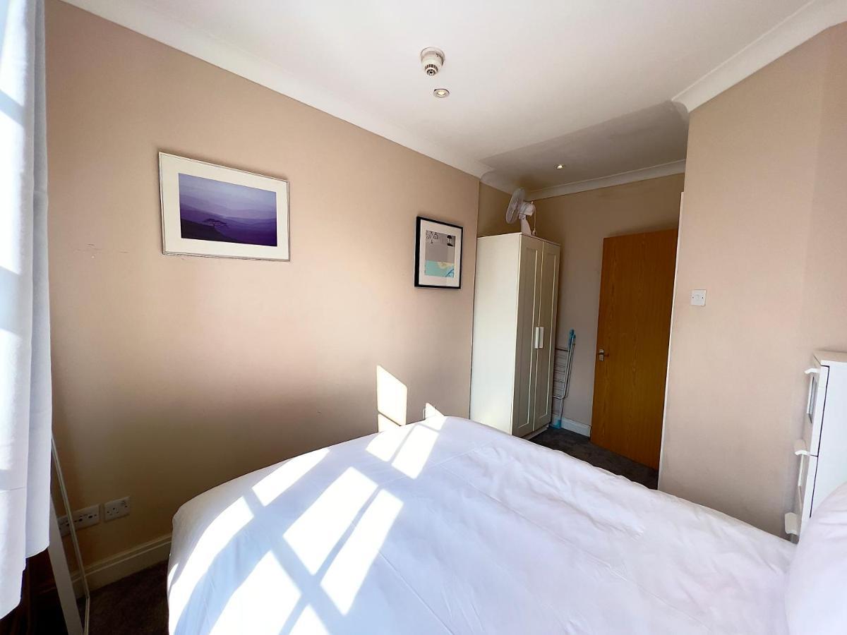 2 Bedroom In Westminster Apartment London