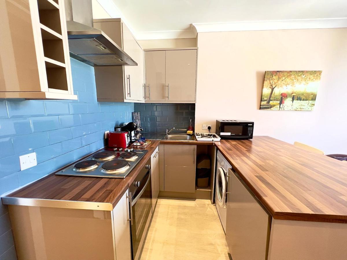 2 Bedroom In Westminster Apartment *
