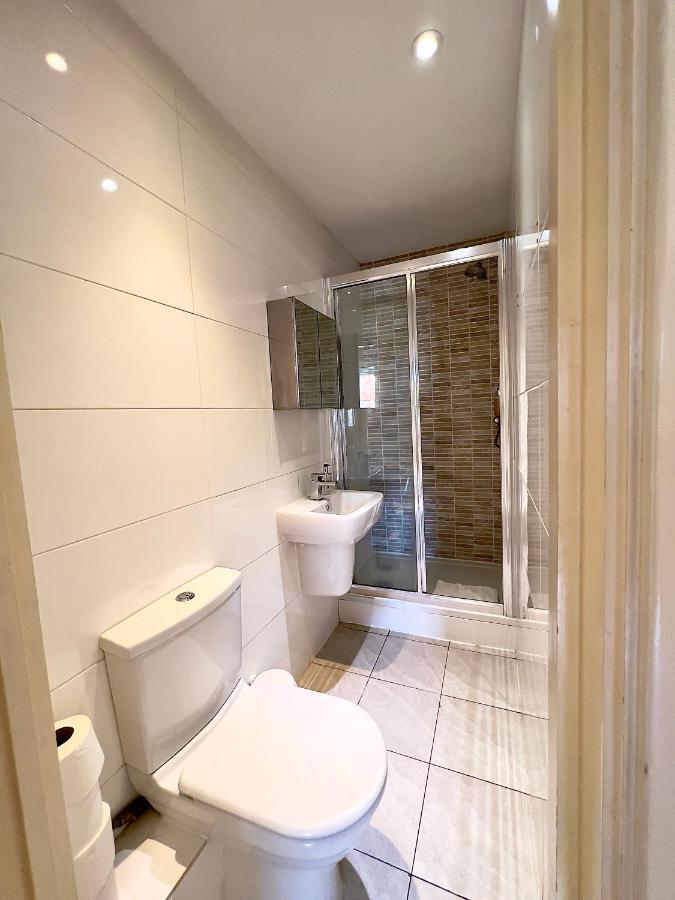 2 Bedroom In Westminster Apartment *