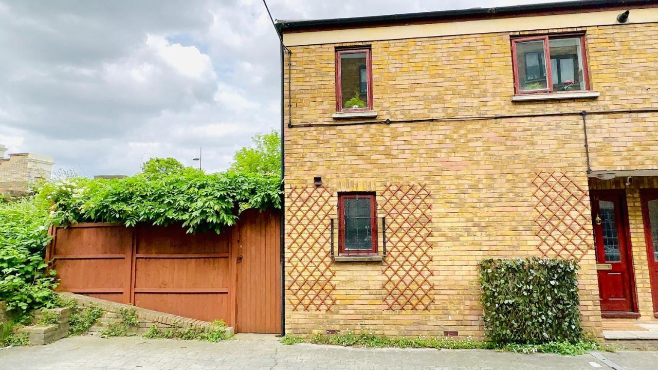 Amazing Location - Of London- 2 Bedroom Stunning Canal View House With Private Garden,parking & Balcony Leilighet London