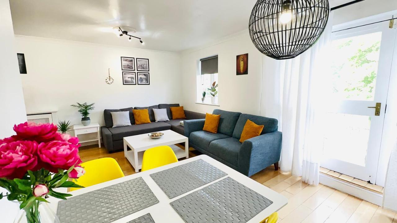 Amazing Location - Of London- 2 Bedroom Stunning Canal View House With Private Garden,parking & Balcony Apartment *
