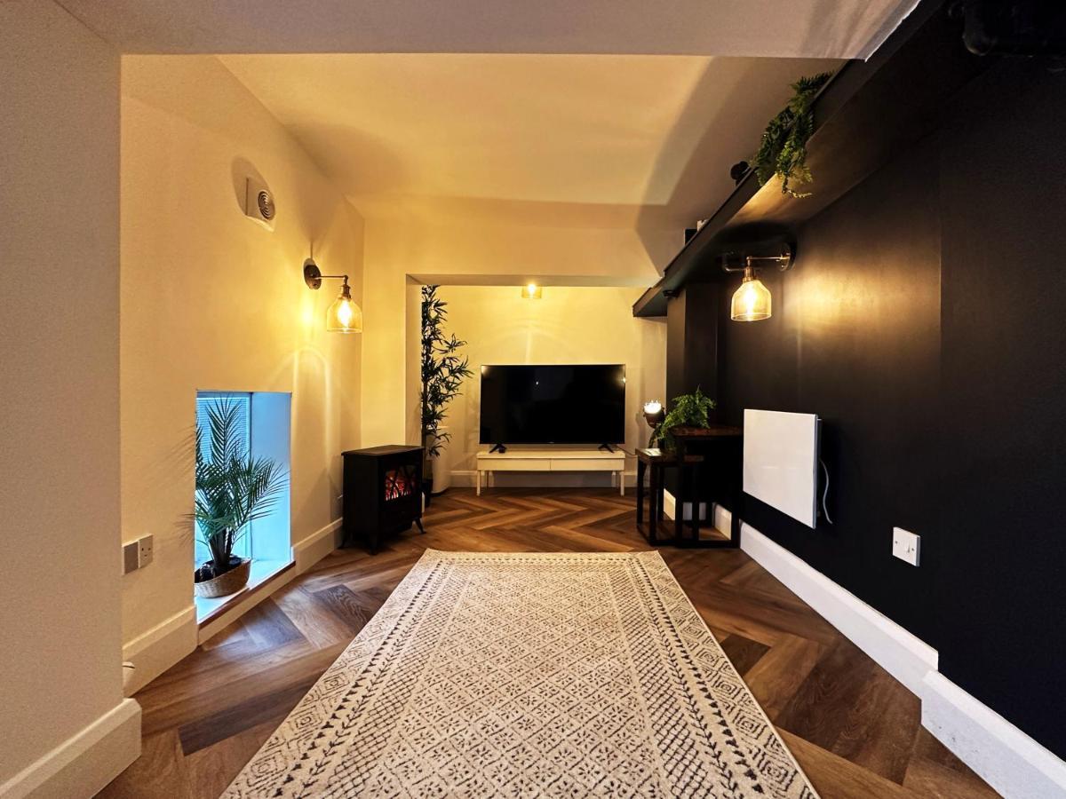 Apartamento Liam Place Near Hyde Park - 1 Double Bed, 1 Sofa Bed, Spacious Apartment, Private Entrance