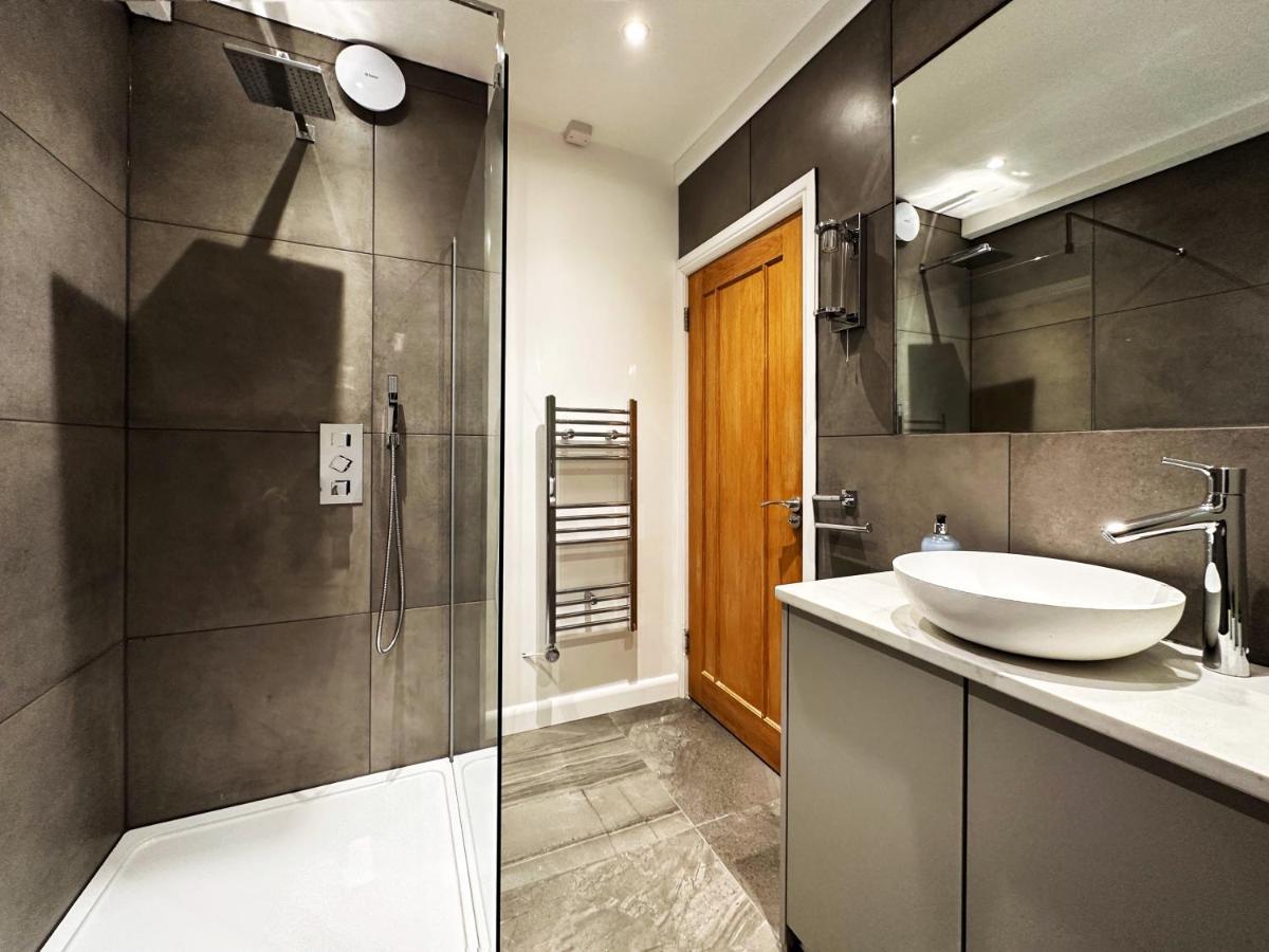 Apartamento Liam Place Near Hyde Park - 1 Double Bed, 1 Sofa Bed, Spacious Apartment, Private Entrance