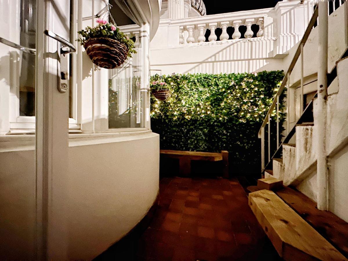 Liam Place Near Hyde Park - 1 Double Bed, 1 Sofa Bed, Spacious Apartment, Private Entrance Apartamento Londres