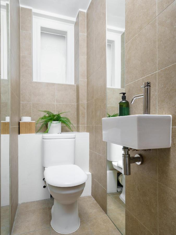 Huge & 3 Bedr, 4 Beds, Covent Gdn Apartment *