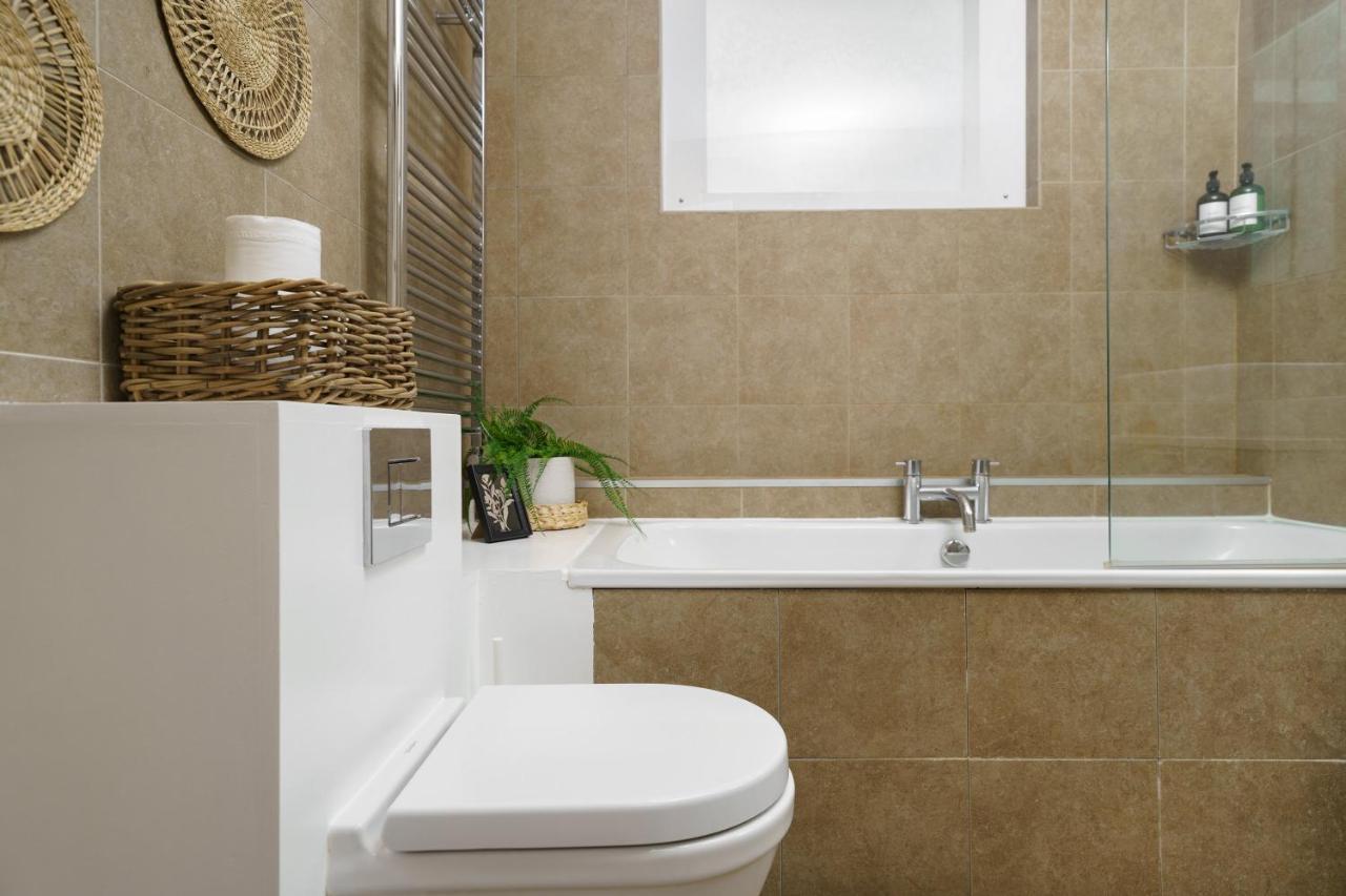 Huge & 3 Bedr, 4 Beds, Covent Gdn *