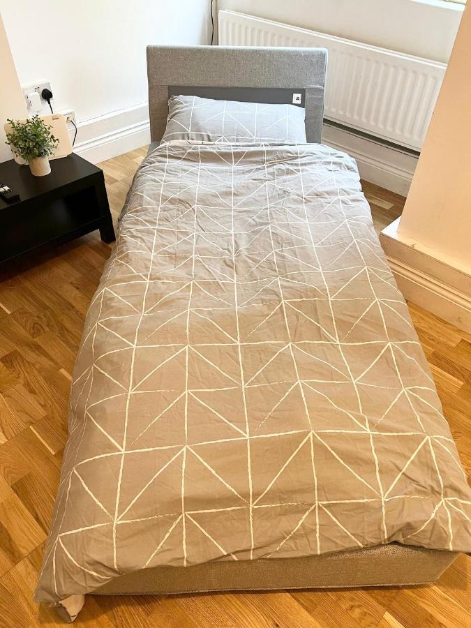 Aprt 10mins Walk From The Shard! * London