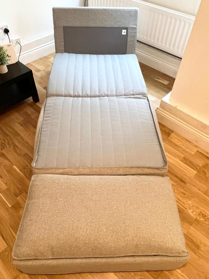 Aprt 10mins Walk From The Shard!