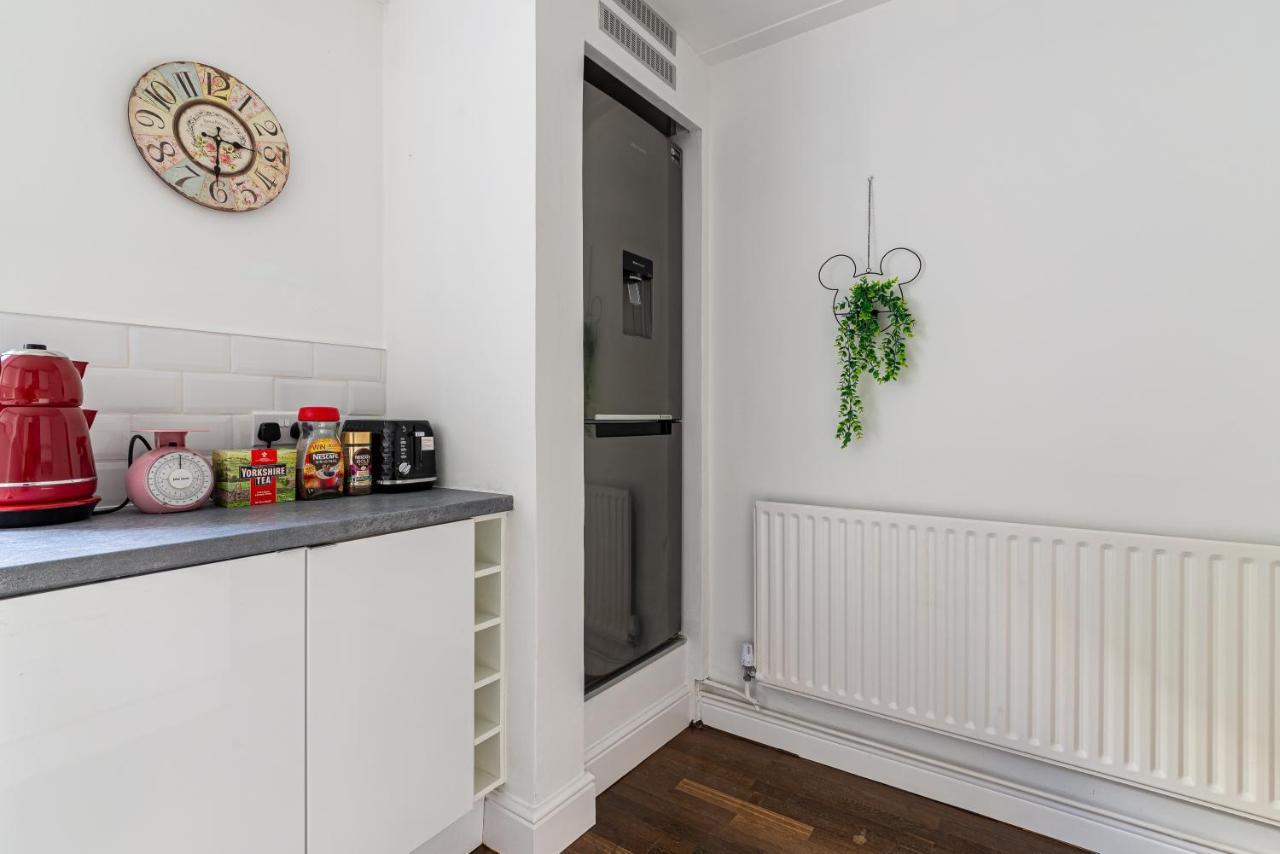 Specious Bright Flat With Garden In Appartement