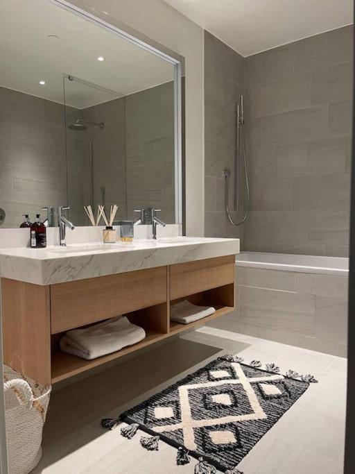 Leilighet Luxury 3 Bed 3 Bath In Central