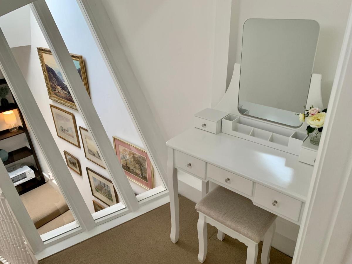 Lovely Newly Refurbished In Battersea Leilighet London