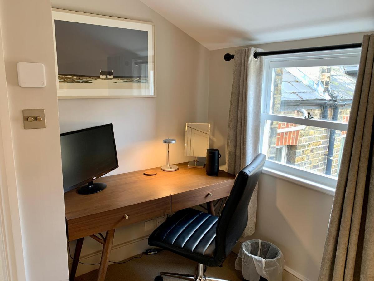 Lovely Newly Refurbished In Battersea Leilighet