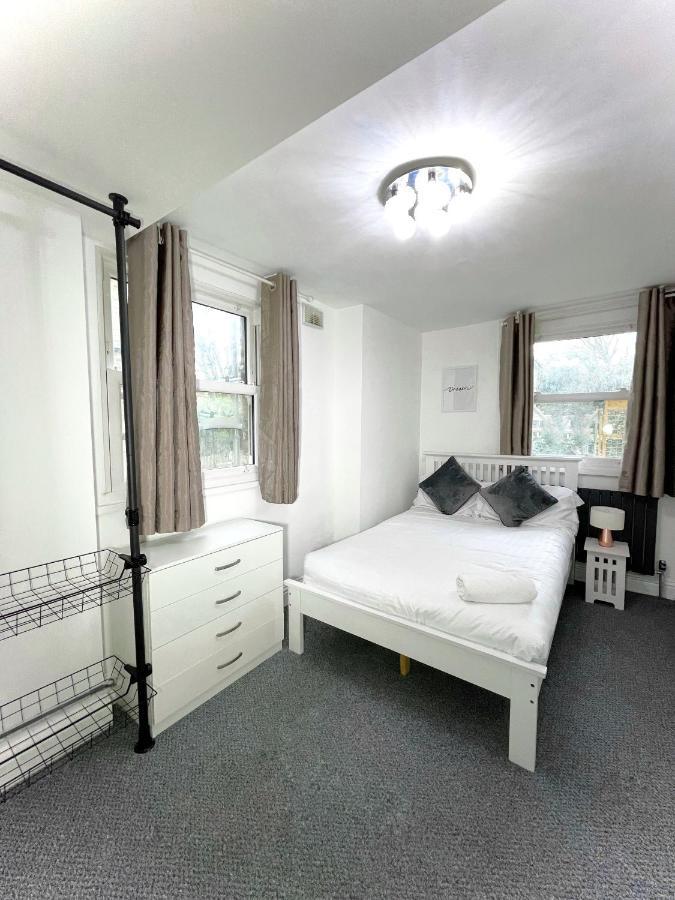Stunning 2 Bed 2 Bath Luxury Apartment! Leilighet London