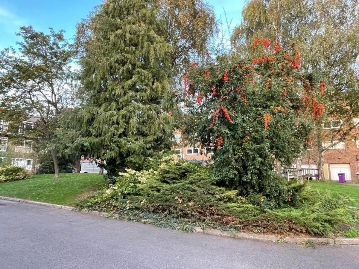Privat overnatting Double Bedroom With A Balcony And Ensuite Bathroom For Short Or Long In Canary Wharf With Direct Train From Heathrow, Also Convenient From Stansted And Gatwick Airport, 10 Minutes From Airport And Excel, 16 Minutes To Westmins