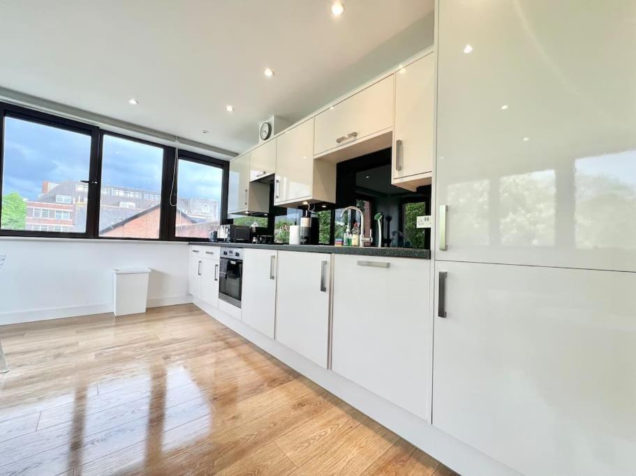 Beautifully Presented Apartment *