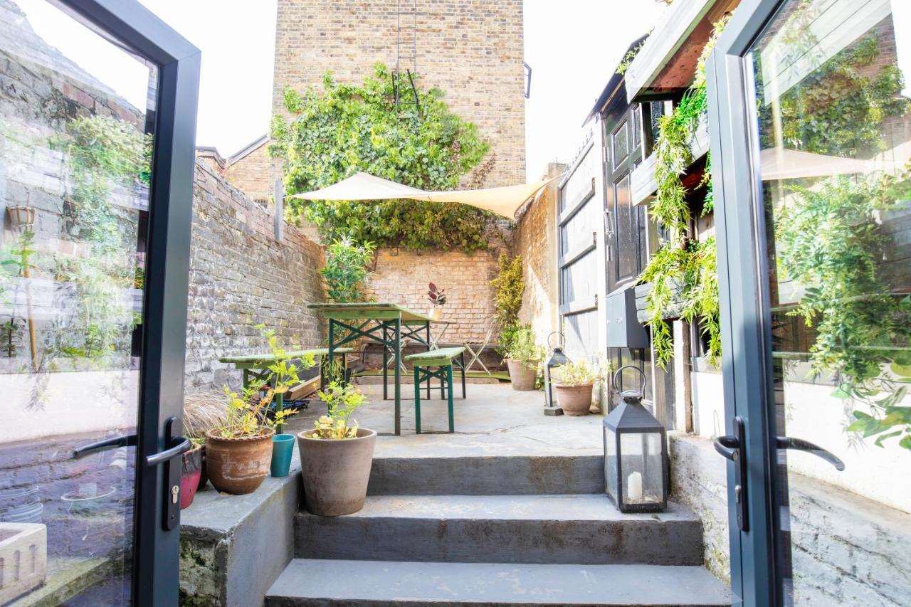 Appartement Modern Flat With King Bed, Garden & Outdoor Dining