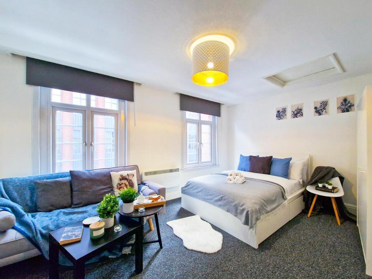Spacious With Sofa Homestay London
