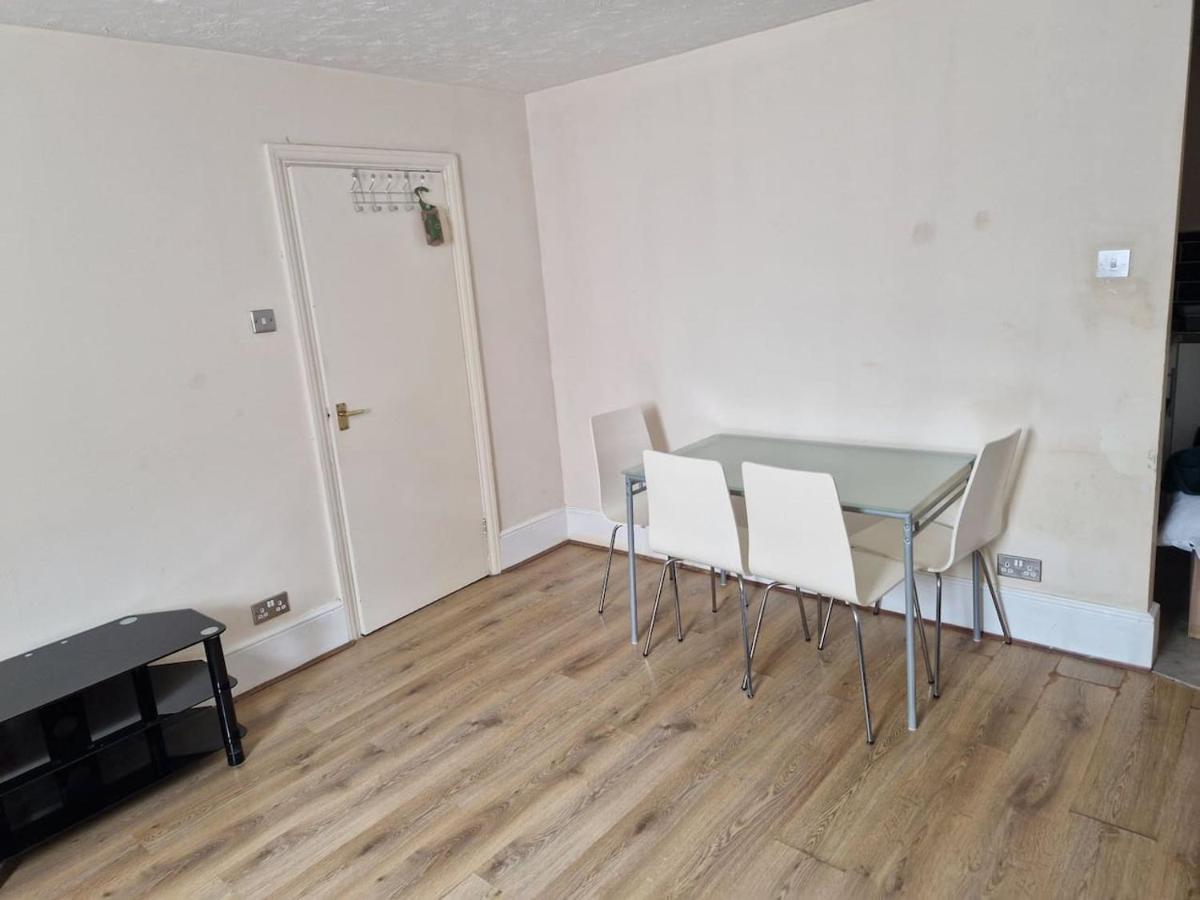 Apartment A Discreet Flat For The Family. London