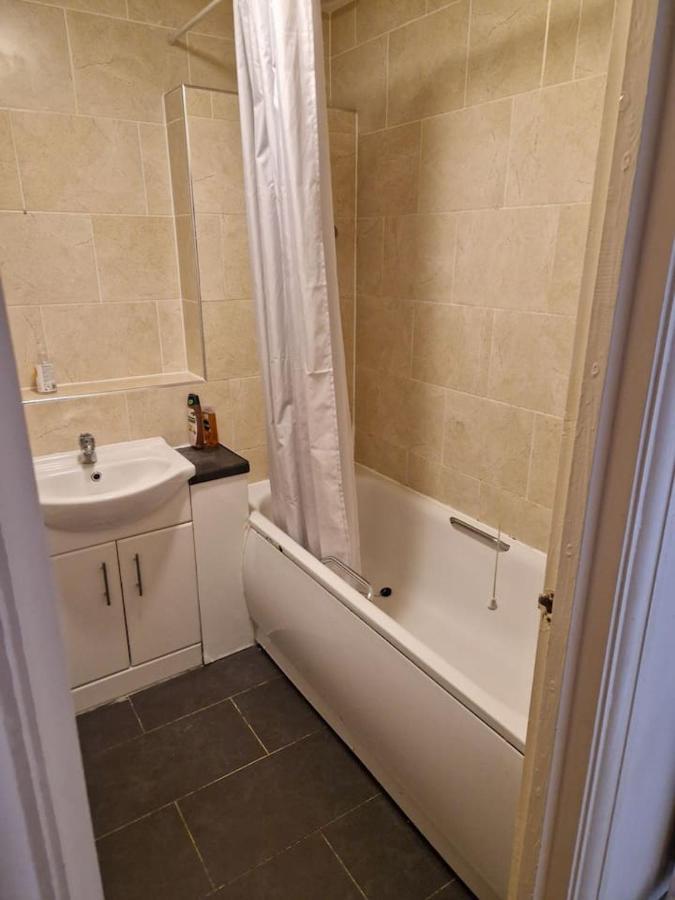 Apartment A Discreet Flat For The Family. London