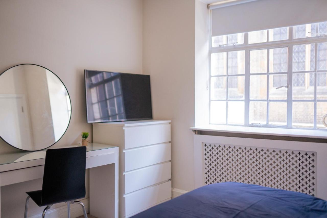 Flat In Apartment London