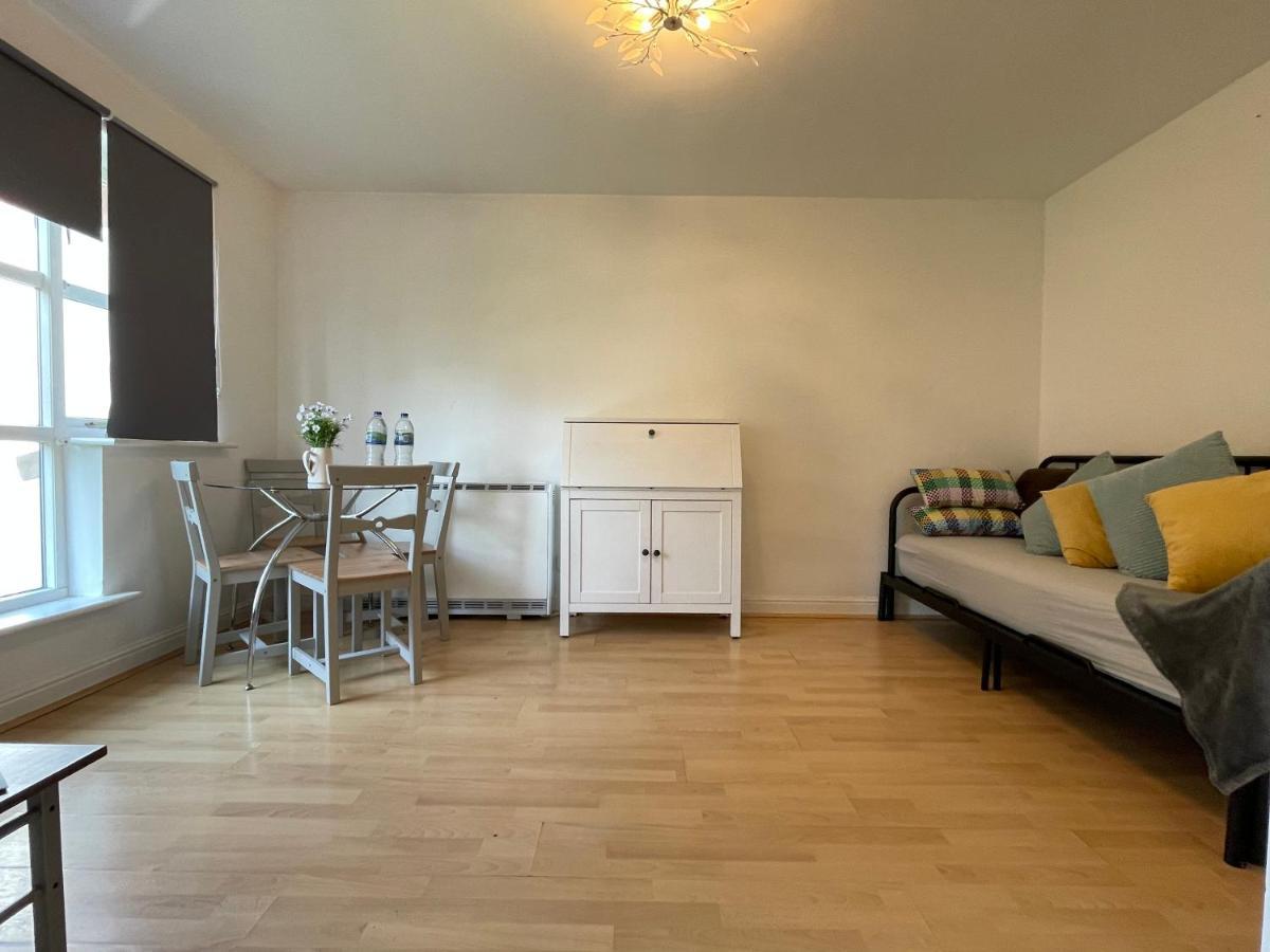 Surrey Docks Se16 Near Canada Water N Easy Access Canary Wharf * Londen