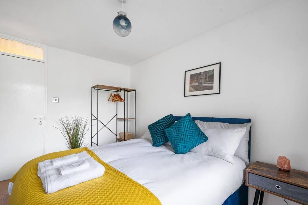 Apartment Stunning 4br In *