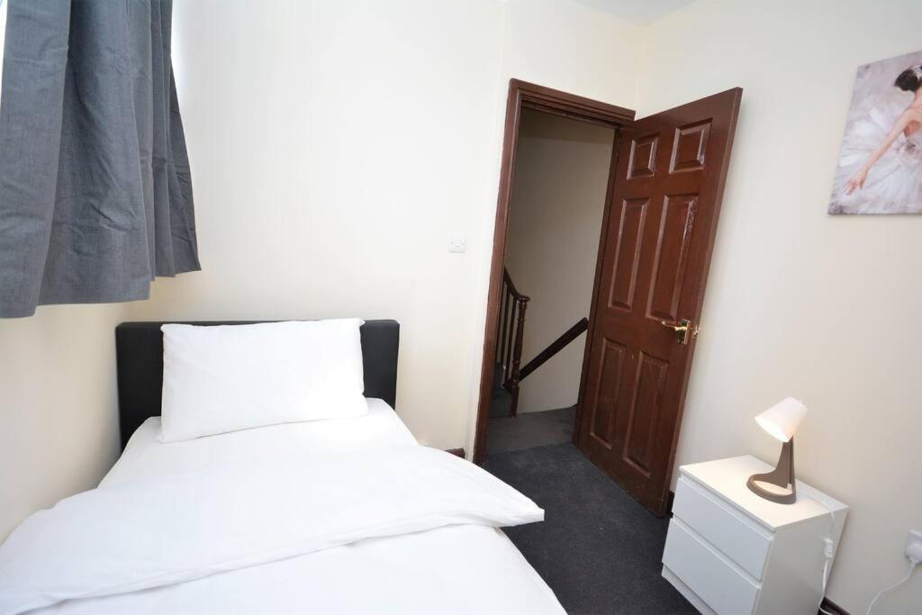 Apartment Lovely 3bedroom London