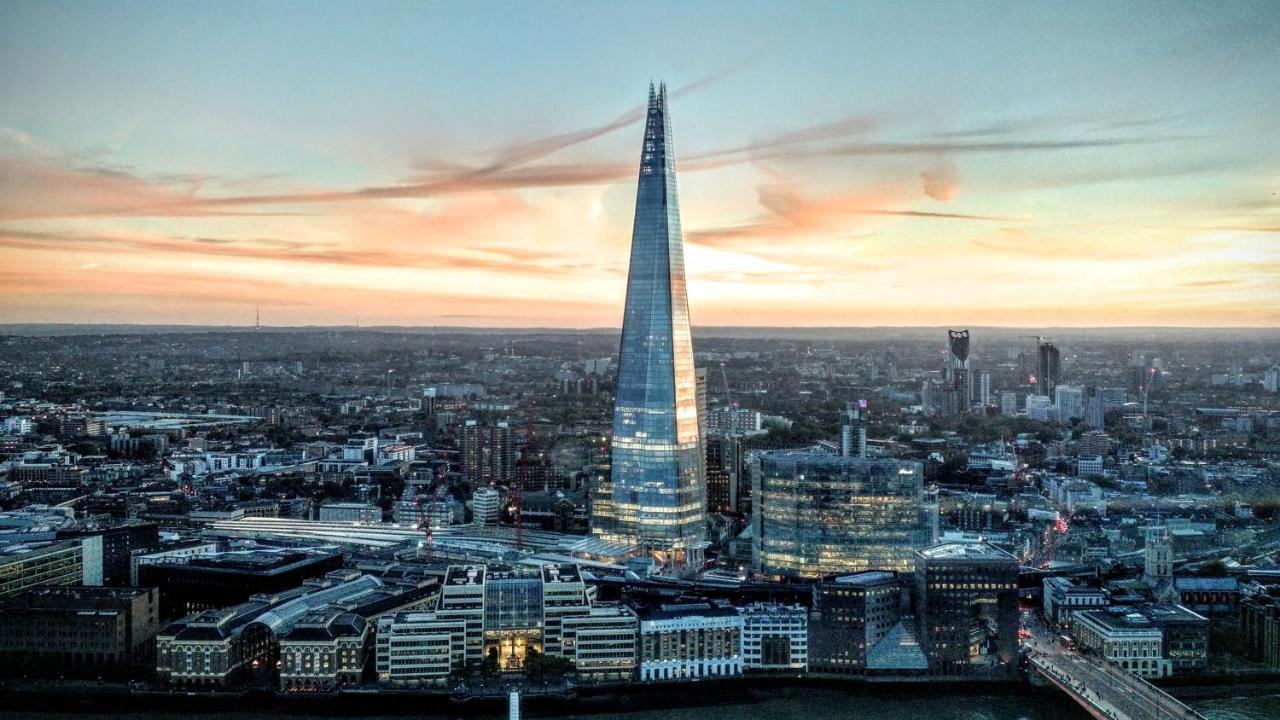 Leilighet Stunning 2 Bed 2 Bath Luxury Apartment! London