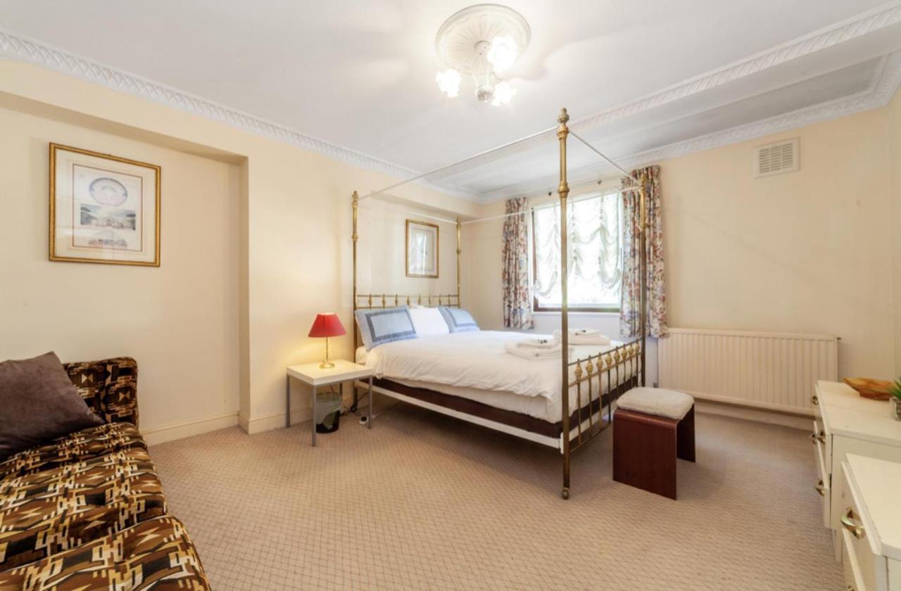 Remarkable 3-bedroom In Apartment London