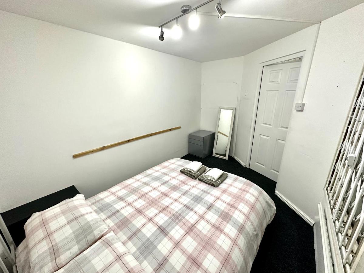 Short Walk To Regent Park, Private Room, Amazing Location B * London