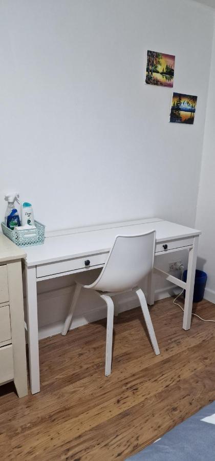 Privat overnatting Cozy Double Bedroom In Zone 1-2 London