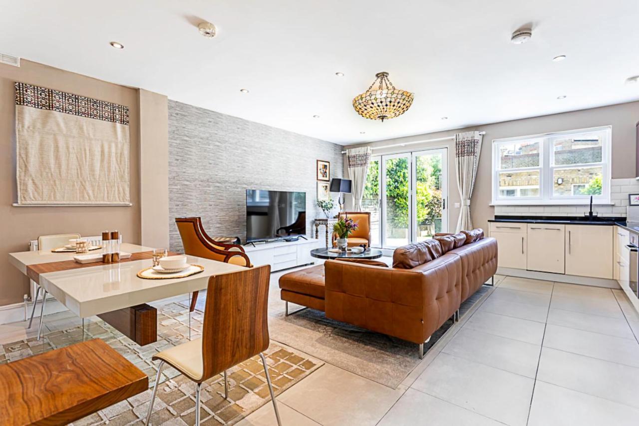 Stunning Flat In The Heart Of Parsons * London