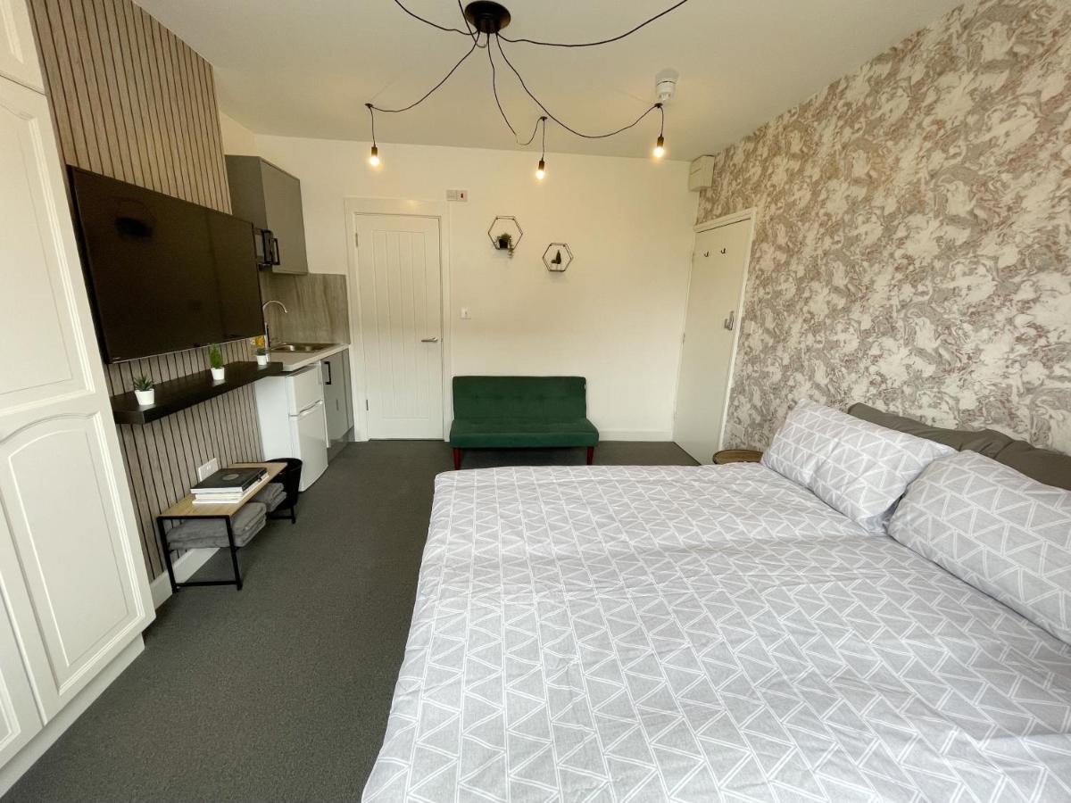Cosy Bright Close To Wembley Stadium London