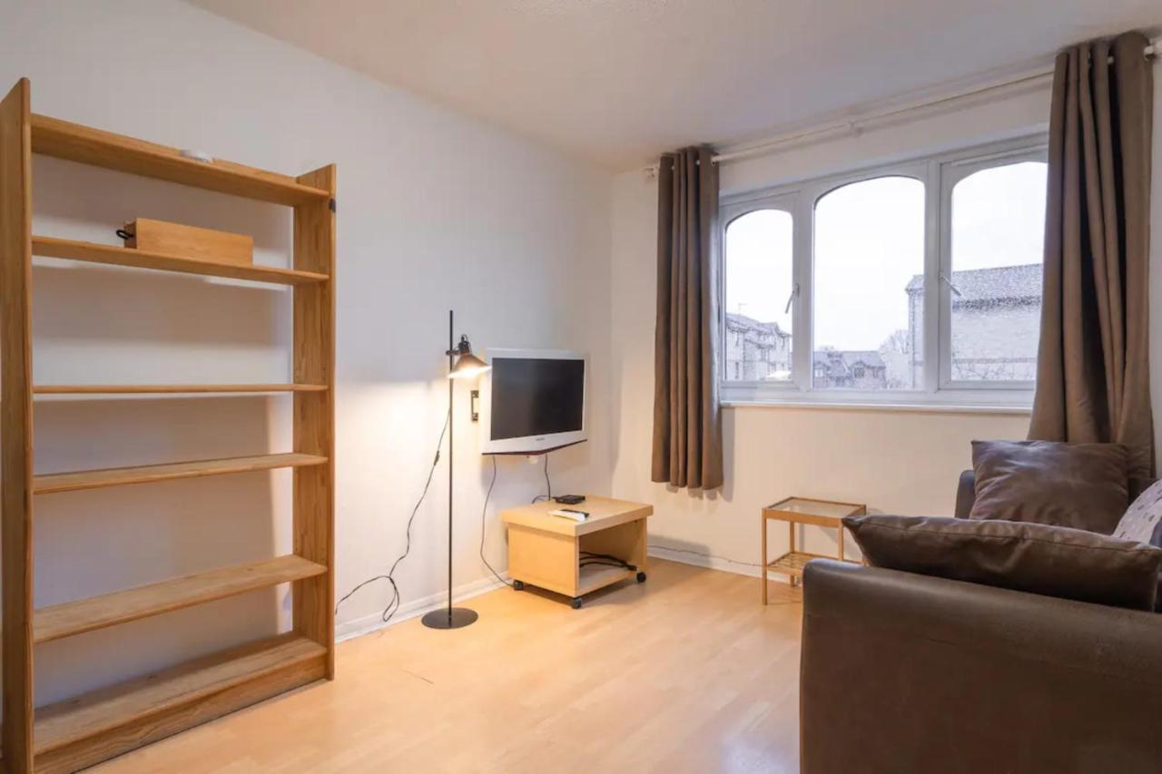 1bd Flat - Prime Location Surrey Quays Apartment *