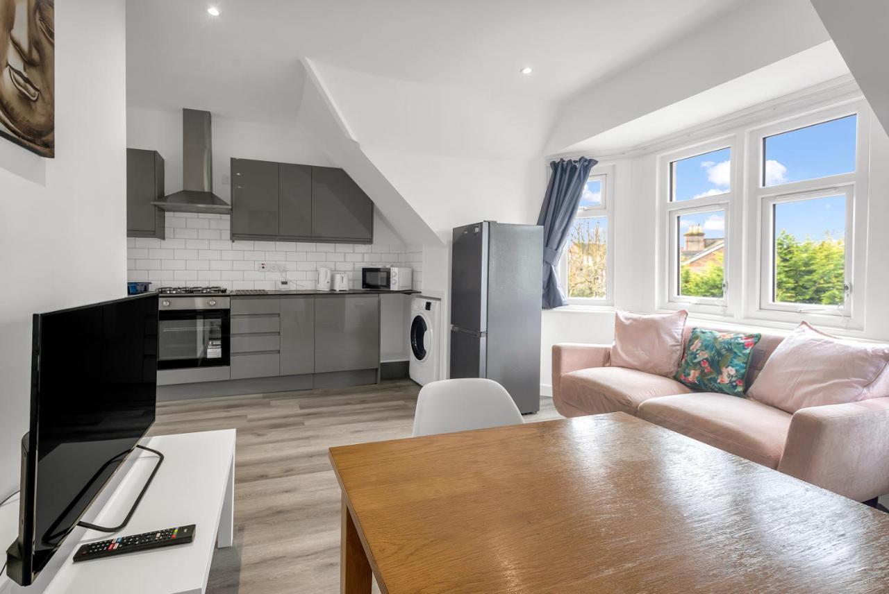 Modern In South West Wandsworth Apartment