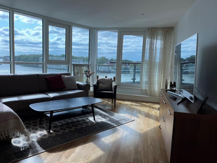 Apartment River View London