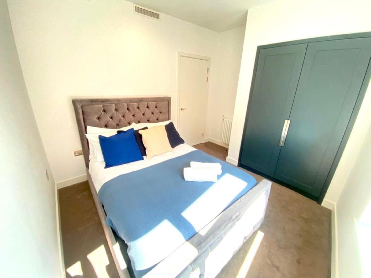 Excel Side Leilighet London