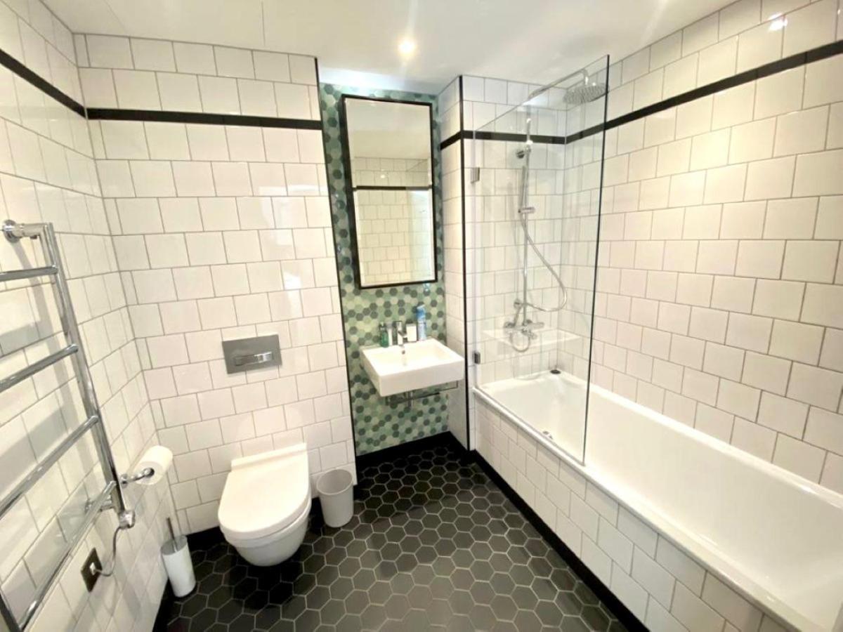 Excel Side Leilighet London