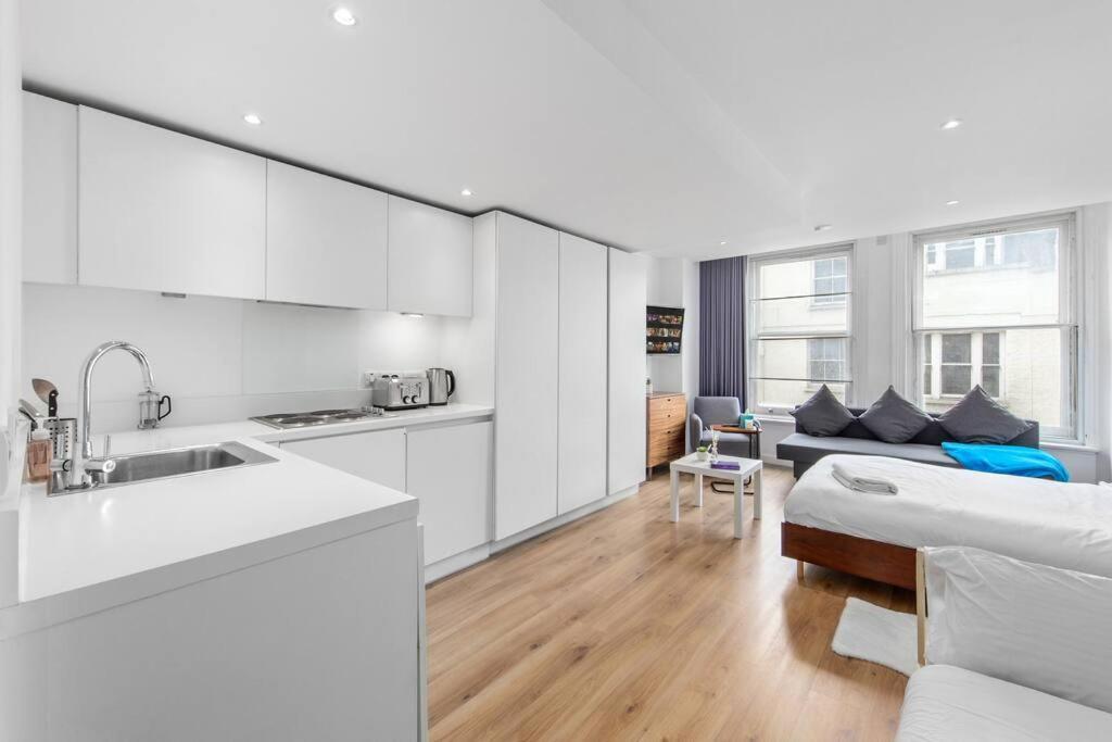 Stylish Sleep6 Flat At Iconic Piccadilly Circusvr6 London