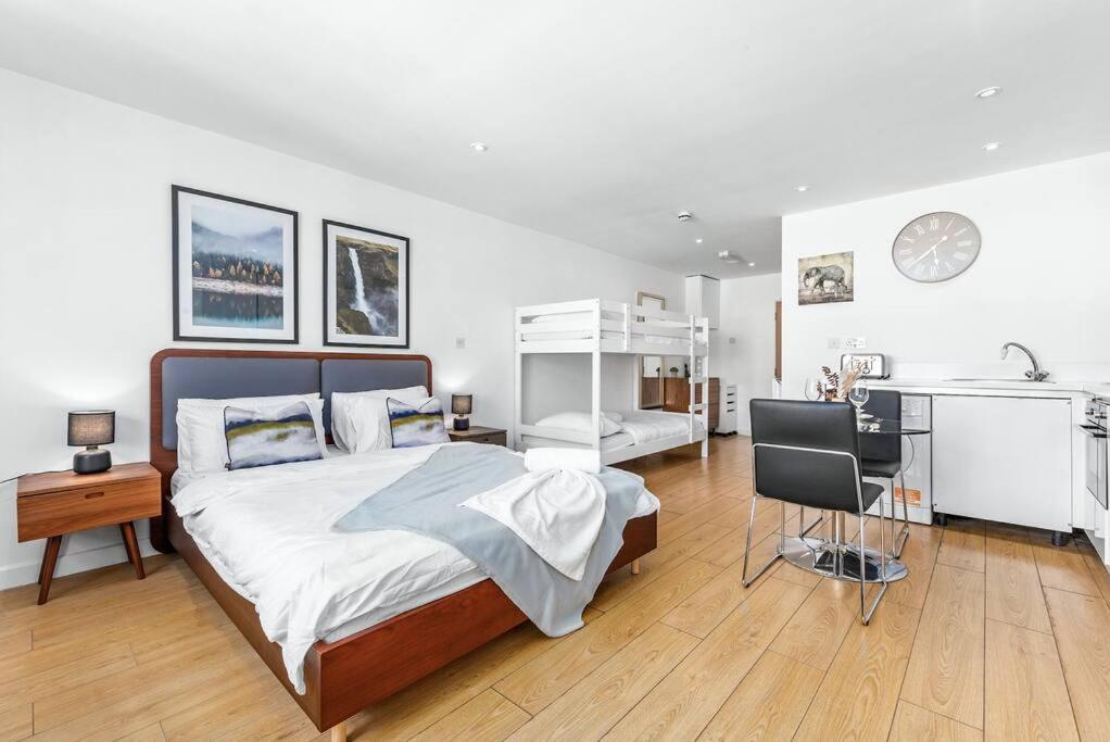 Piccadilly Haven, Flat In Vr12 Apartment *
