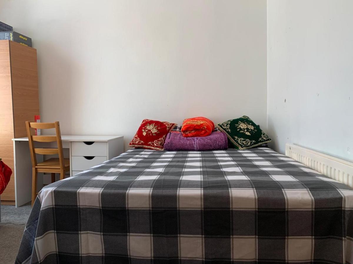 Guest house Double Bedroom Near The St Street Rail Station