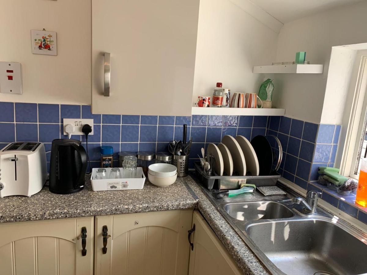 Double Bedroom Near The St Street Rail Station London