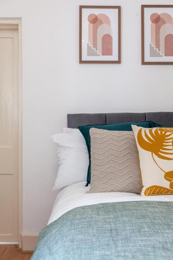 One Bedroom Flat In The Heart Of Brixton Apartment