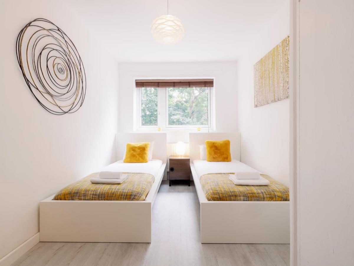 Spacious Flat In South With Balcony - Pass The Keys London