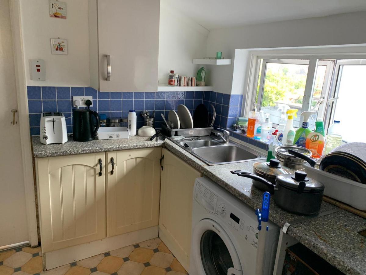 Double Bedroom Near The St Street Rail Station * London