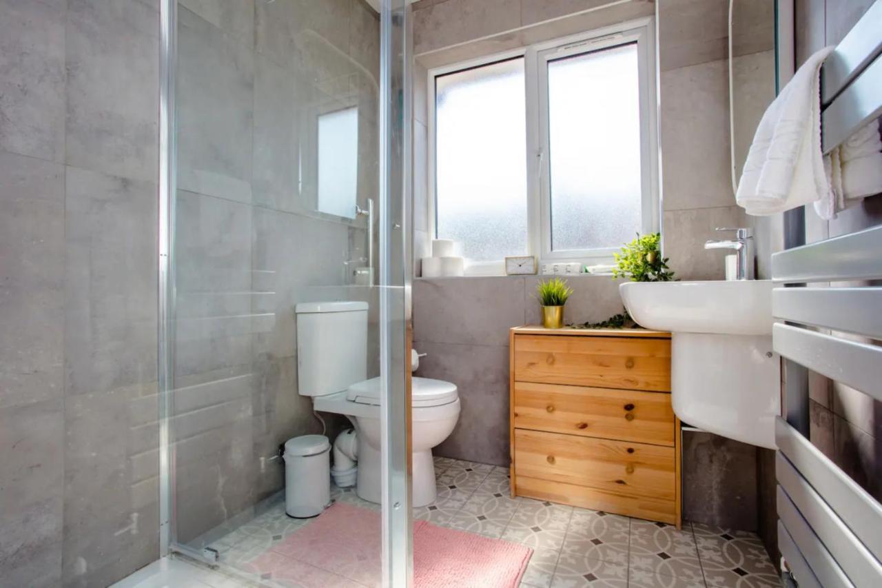 Stylish 4bd House With Private Garden - Stratford Feriehus London