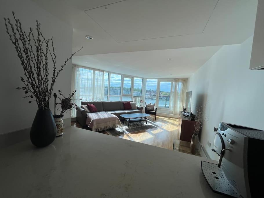 Apartment River View London